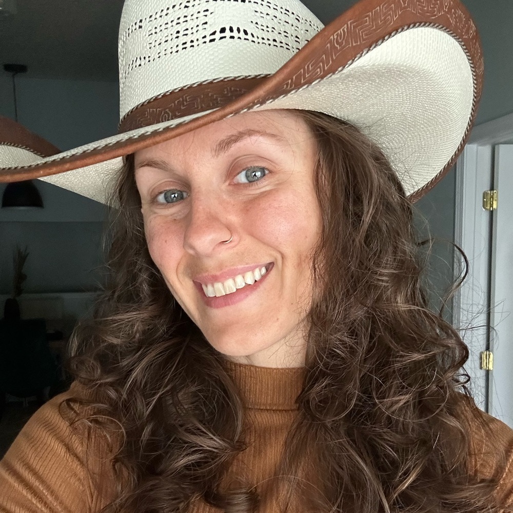 Meet your Posher, Amra